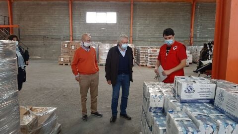 Reparto de Alimentacion por parte de Cruz Vermella