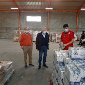 Reparto de Alimentacion por parte de Cruz Vermella