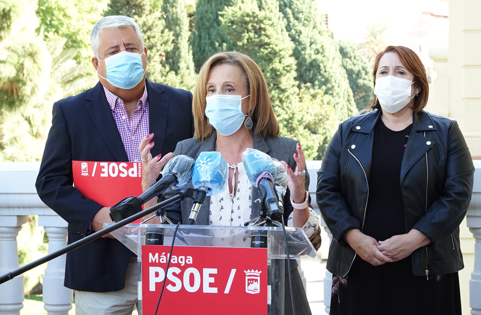 El PSOE denuncia que el Ayuntamiento se verá obligado a pagar 2 millones de euros y readmitir 9 bomberos El PSOE denuncia que el Ayuntamiento se verá obligado a pagar 2 millones de euros y readmitir 9 bomberos
