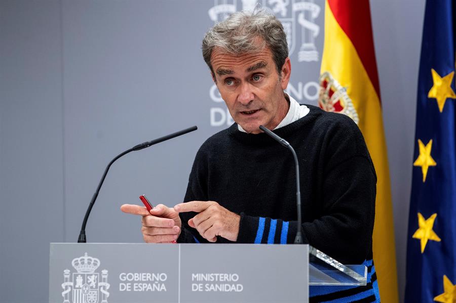 Fernando Simón: "Estamos muy cansados, la aplicación a nivel individual puede evitar medidas más duras" Fernando Simón: "Estamos muy cansados, la aplicación a nivel individual puede evitar medidas más duras"