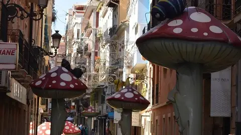 La "Calle de las Setas" ya tiene la iluminación navideña La "Calle de las Setas" ya tiene la iluminación navideña