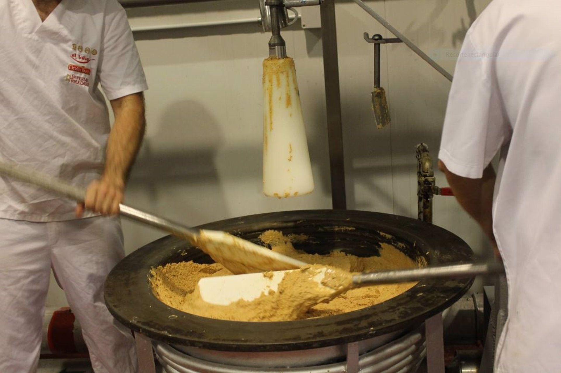 El grupo Confectionary Holding prevé una producción estable de 3.000 toneladas de turrones y duces navideños pese a la pandemia El grupo Confectionary Holding prevé una producción estable de 3.000 toneladas de turrones y duces navideños pese a la pandemia