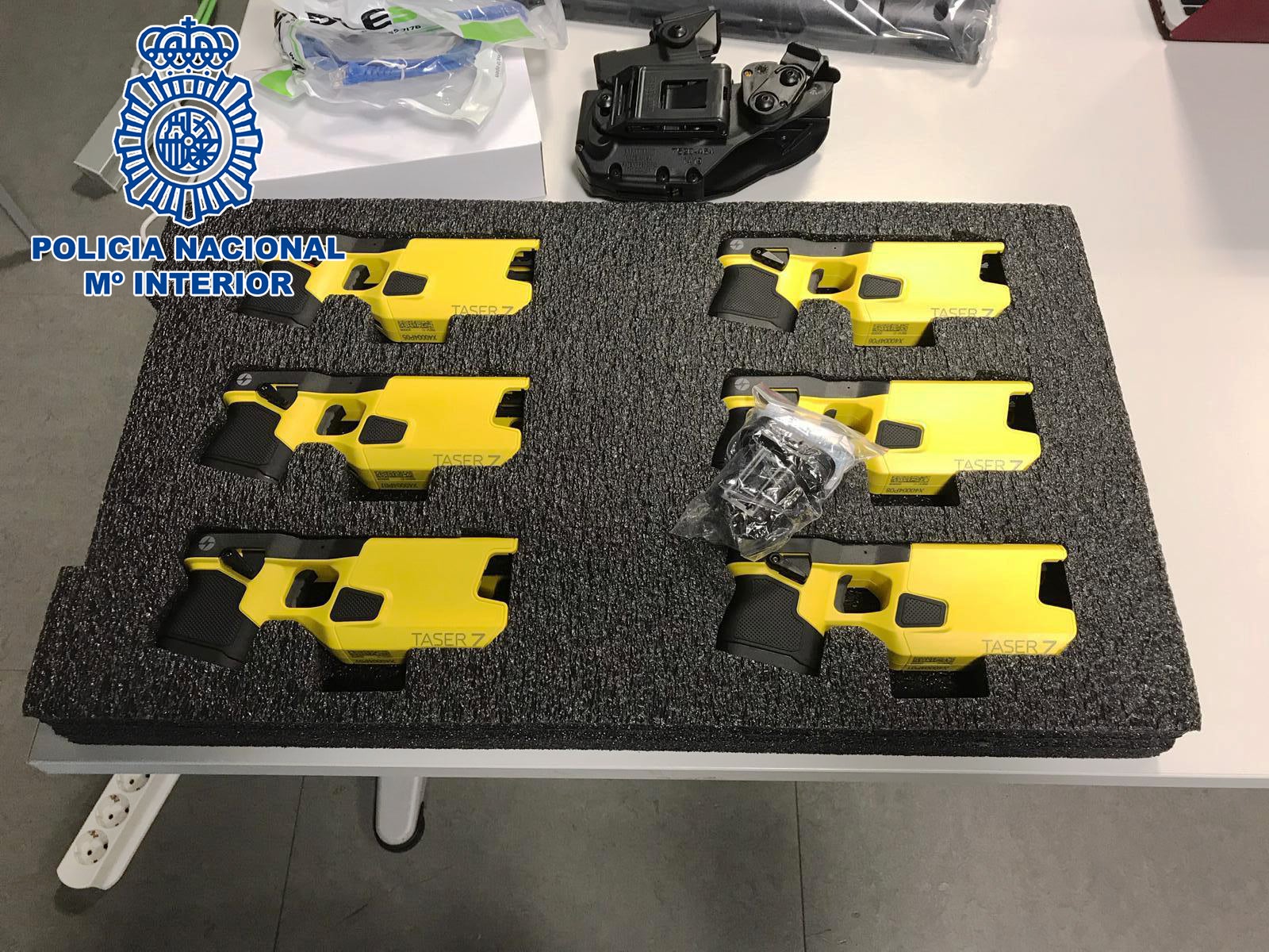 La Policía Nacional incorpora 300 'pistolas eléctricas' La Policía Nacional incorpora 300 'pistolas eléctricas'