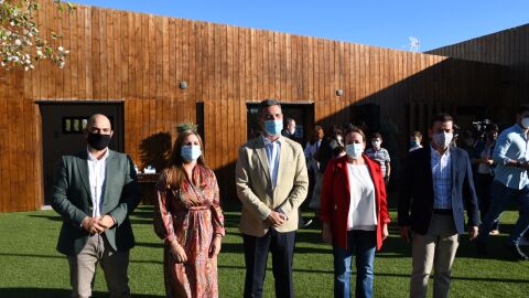 Foto de familia en la inauguraci&oacute;n del espacio