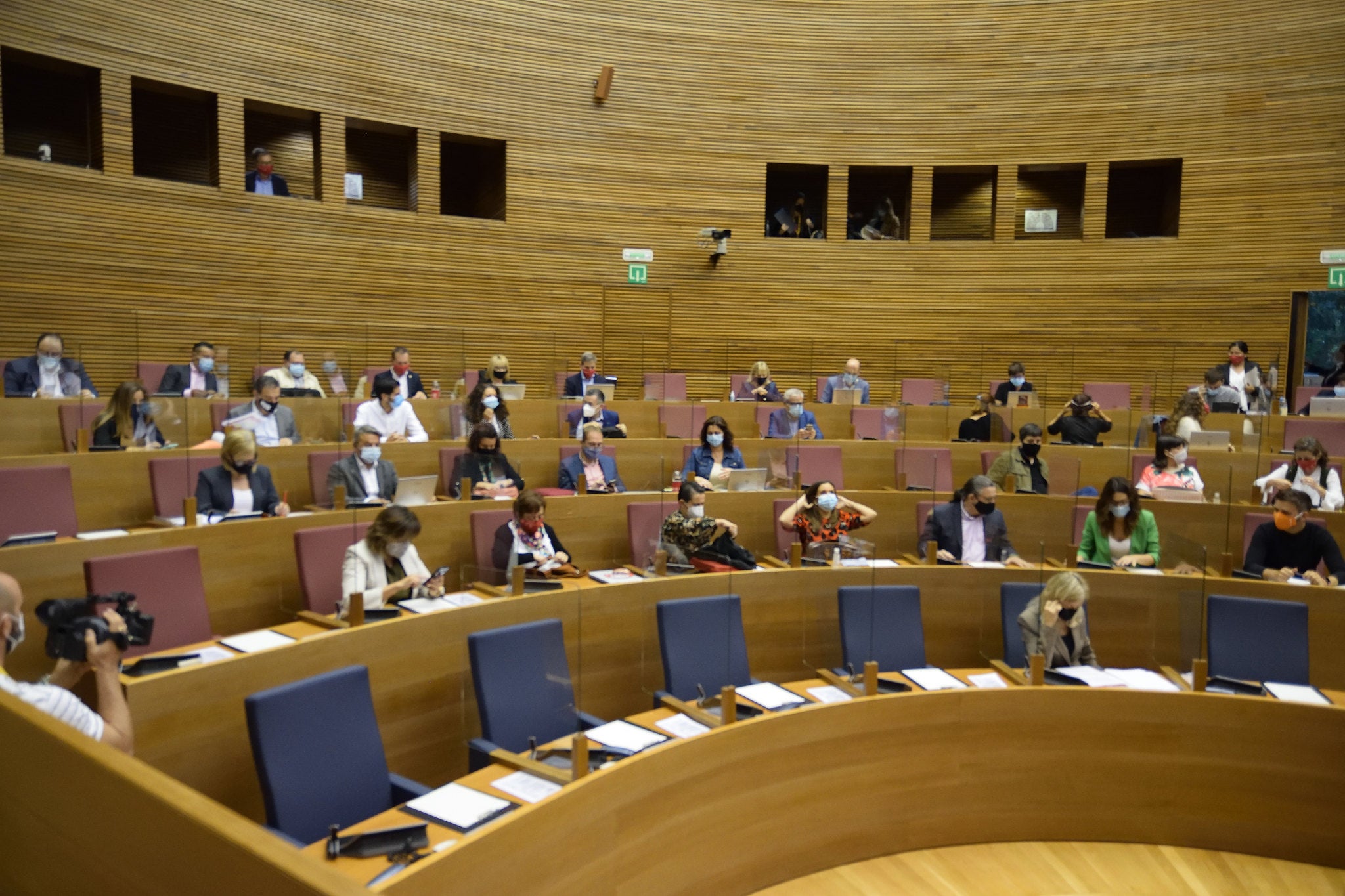 El requisito lingüístico para funcionarios centra el debate de la Ley de Función Pública en les Corts El requisito lingüístico para funcionarios centra el debate de la Ley de Función Pública en les Corts