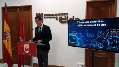 Rub&eacute;n Alfaro, alcalde de Elda durante la rueda de prensa este jueves.