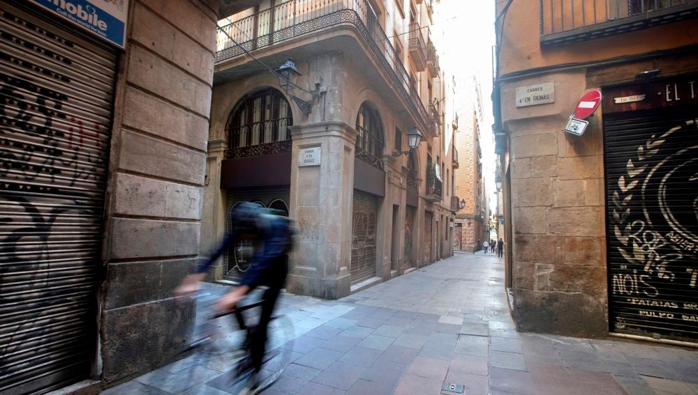 Coronavirus España: Estado de alarma y confinamiento en Madrid, cierre de bares y restaurantes en Cataluña y última hora de la Covid-19