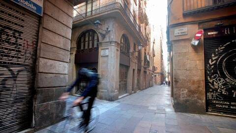 Coronavirus Espa&ntilde;a: Estado de alarma y confinamiento en Madrid, cierre de bares y restaurantes en Catalu&ntilde;a y &uacute;ltima hora de la Covid-19