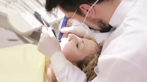 Caries: En España, 33 millones de adultos presentan esta patología en buenas manos