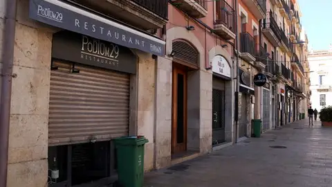 Bars i restaurants han tancat les portes durant 15 dies. Bars i restaurants han tancat les portes durant 15 dies.