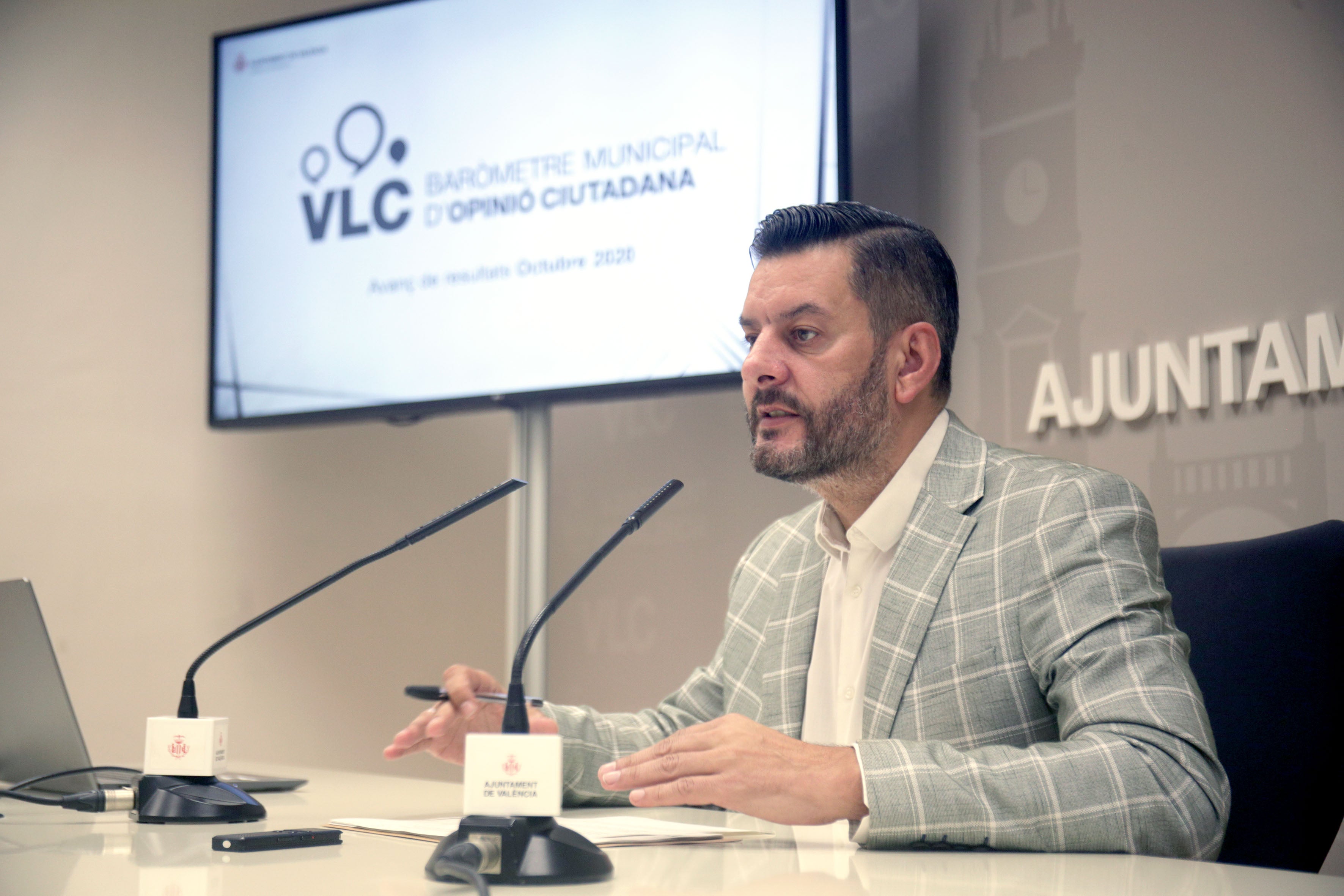 Casi el 44% de los valencianos se declaran republicanos, frente a un 38% de monárquicos Casi el 44% de los valencianos se declaran republicanos, frente a un 38% de monárquicos