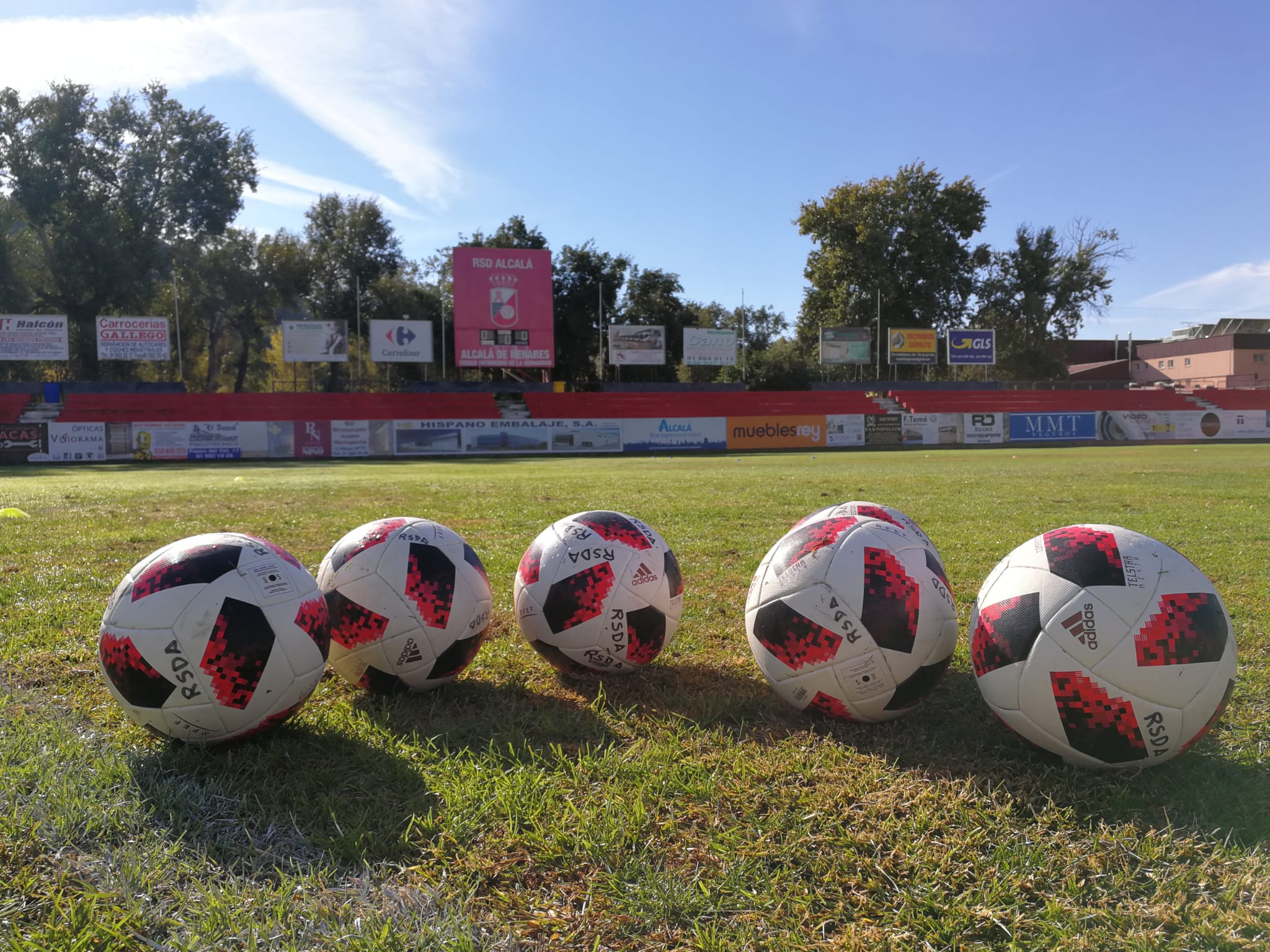 ¿Por qué no se permite ir a los estadios de fútbol pero sí al cine o teatro? ¿Por qué no se permite ir a los estadios de fútbol pero sí al cine o teatro?