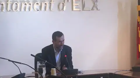 El alcalde, en la comparecencia de este mediodía El alcalde, en la comparecencia de este mediodía