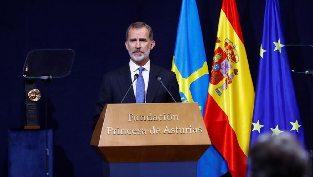 El rey Felipe VI pronuncia su discurso en la ceremonia de los Princesa de Asturias.
