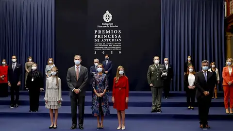 Los Reyes y sus hijas, en audiencia con los premiados en los Princesa de Asturias Los Reyes y sus hijas, en audiencia con los premiados en los Princesa de Asturias