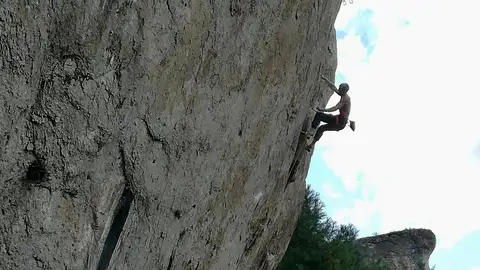 hermanos pou escalando en Cuenca hermanos pou escalando en Cuenca