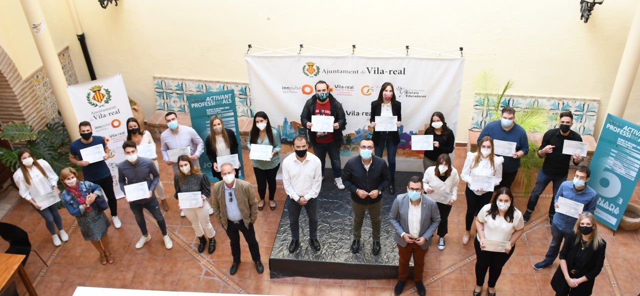 27 joves menors de 30 anys s´han graduat en el programa Avalem 27 joves menors de 30 anys s´han graduat en el programa Avalem