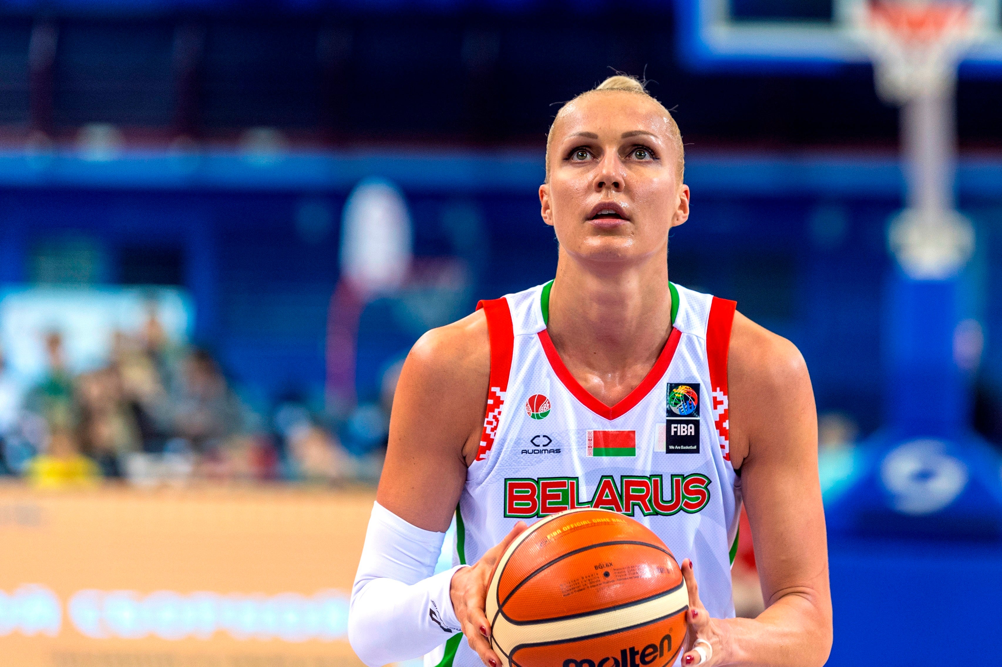 La jugadora de baloncesto Yelena Levchenko denuncia la represión del régimen bielorruso tras pasar 15 días en prisión La jugadora de baloncesto Yelena Levchenko denuncia la represión del régimen bielorruso tras pasar 15 días en prisión