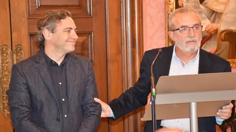 El gerente de Emvisesa, Felipe Castro, y el delegado de Bienestar Social, Juan Manuel Flores en una imagen de archivo El gerente de Emvisesa, Felipe Castro, y el delegado de Bienestar Social, Juan Manuel Flores en una imagen de archivo
