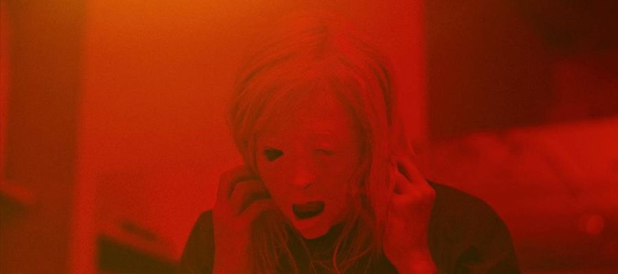 Fotograma de la película 'Possessor', de Brandon Cronenberg, protagonizada por Andrea Riseborough Fotograma de la película 'Possessor', de Brandon Cronenberg, protagonizada por Andrea Riseborough