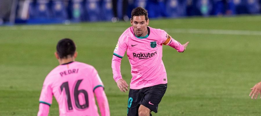 Leo Messi jugando con el Barcelona Leo Messi jugando con el Barcelona