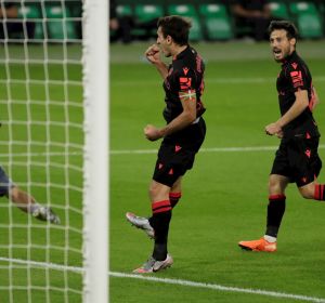 El jugador de la Real Sociedad Mikel Oyarzabal celebra un gol El jugador de la Real Sociedad Mikel Oyarzabal celebra un gol