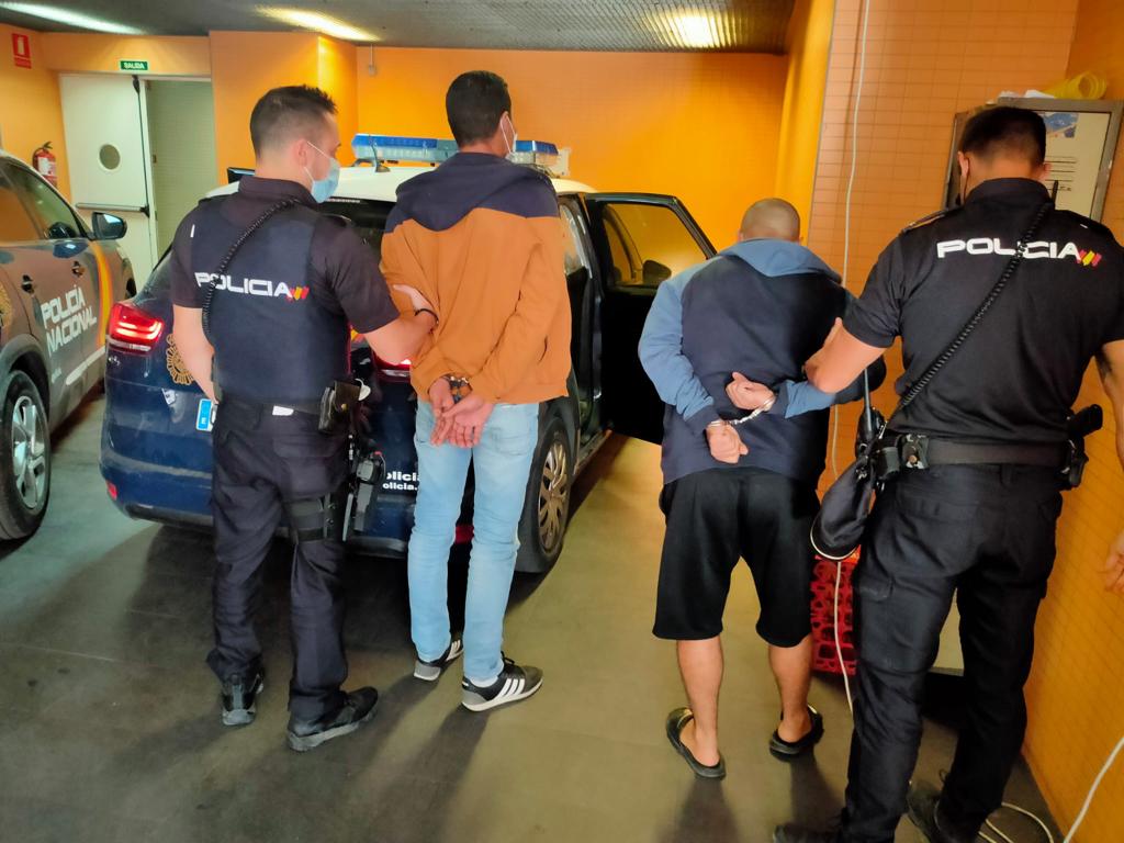 La Policía Nacional detiene a cinco personas por diferentes robos cometidos en los polígonos con mayor actividad comercial de Alicante La Policía Nacional detiene a cinco personas por diferentes robos cometidos en los polígonos con mayor actividad comercial de Alicante