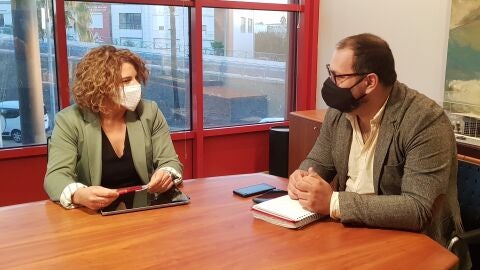 Javier Bello y Yolanda Sanz durante la reuni&oacute;n