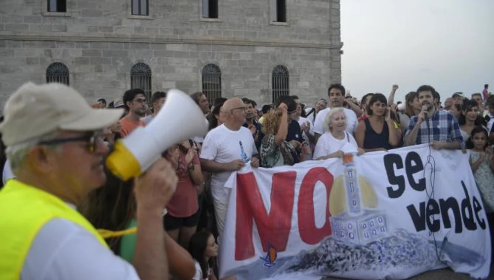 Protesta vecinal en defensa del faro Cabo Palos