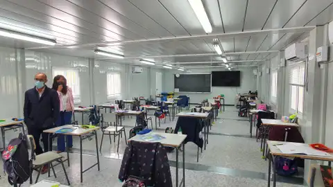 Aula prefabricada en el CEIP San Sebastián de Meco Pedro Luis Sanz Carlavilla, alcalde de Meco