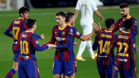 Messi marca de penalti ante el Ferencvaros Messi marca de penalti ante el Ferencvaros