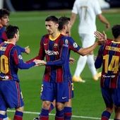 Messi marca de penalti ante el Ferencvaros Messi marca de penalti ante el Ferencvaros