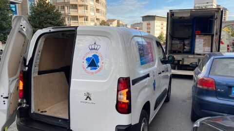 Protecci&oacute;n Civil incorpora un veh&iacute;culo cedido por PSA Retail Orense