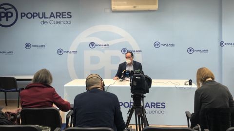 Prieto, durante una rueda de prensa en Cuenca