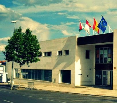 Más de 50 alumnos de un instituto están confinados por un brote detectado en Almadén Más de 50 alumnos de un instituto están confinados por un brote detectado en Almadén