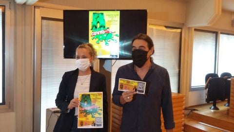 Ana Bel&eacute;n Chac&oacute;n y Alberto Hervas durante la presentaci&oacute;n de la encuesta