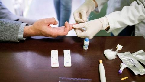 Prueba del Covid en una farmacia de Ourense