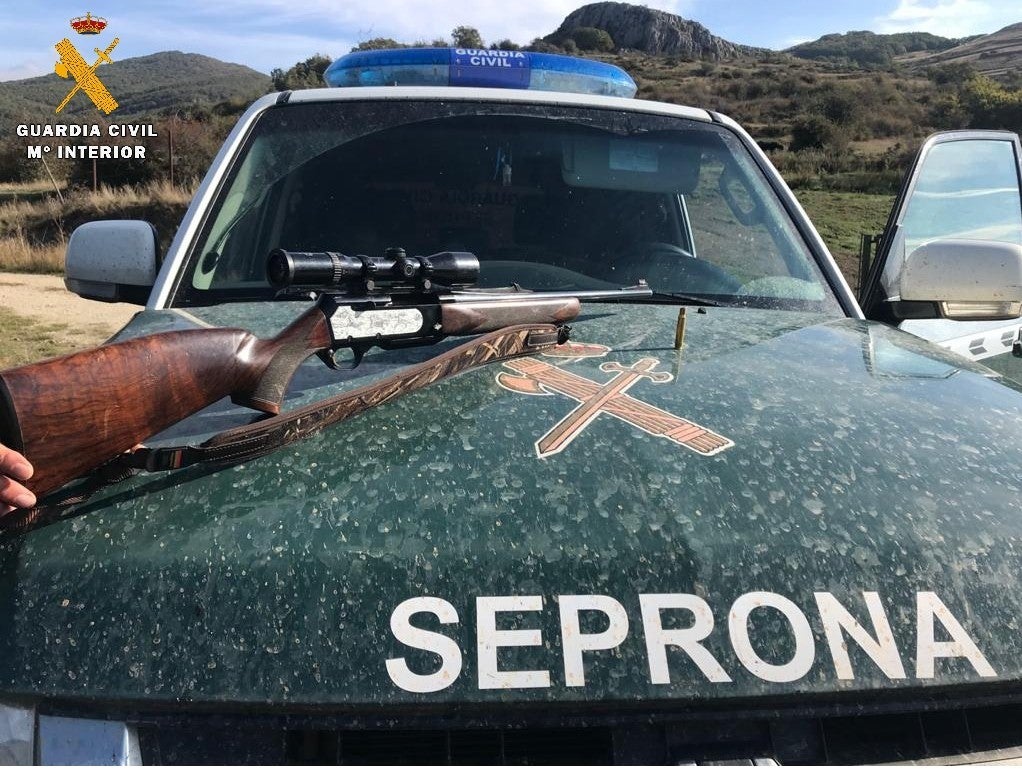 La Guardia Civil investiga a dos personas por un supuesto delito sobre la protección de la flora y la fauna por caza furtiva La Guardia Civil investiga a dos personas por un supuesto delito sobre la protección de la flora y la fauna por caza furtiva