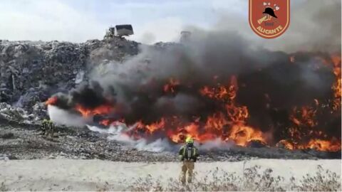 Virulento incendio en la Planta de Fontcalent