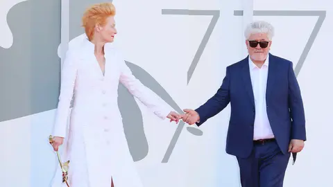 Tilda Swinton y Pedro Almodóvar presentan en Venecia el corto 'La voz humana' CINE
