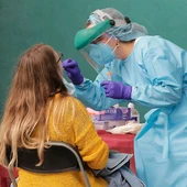 Una sanitaria realiza una prueba anticovid Una sanitaria realiza una prueba anticovid