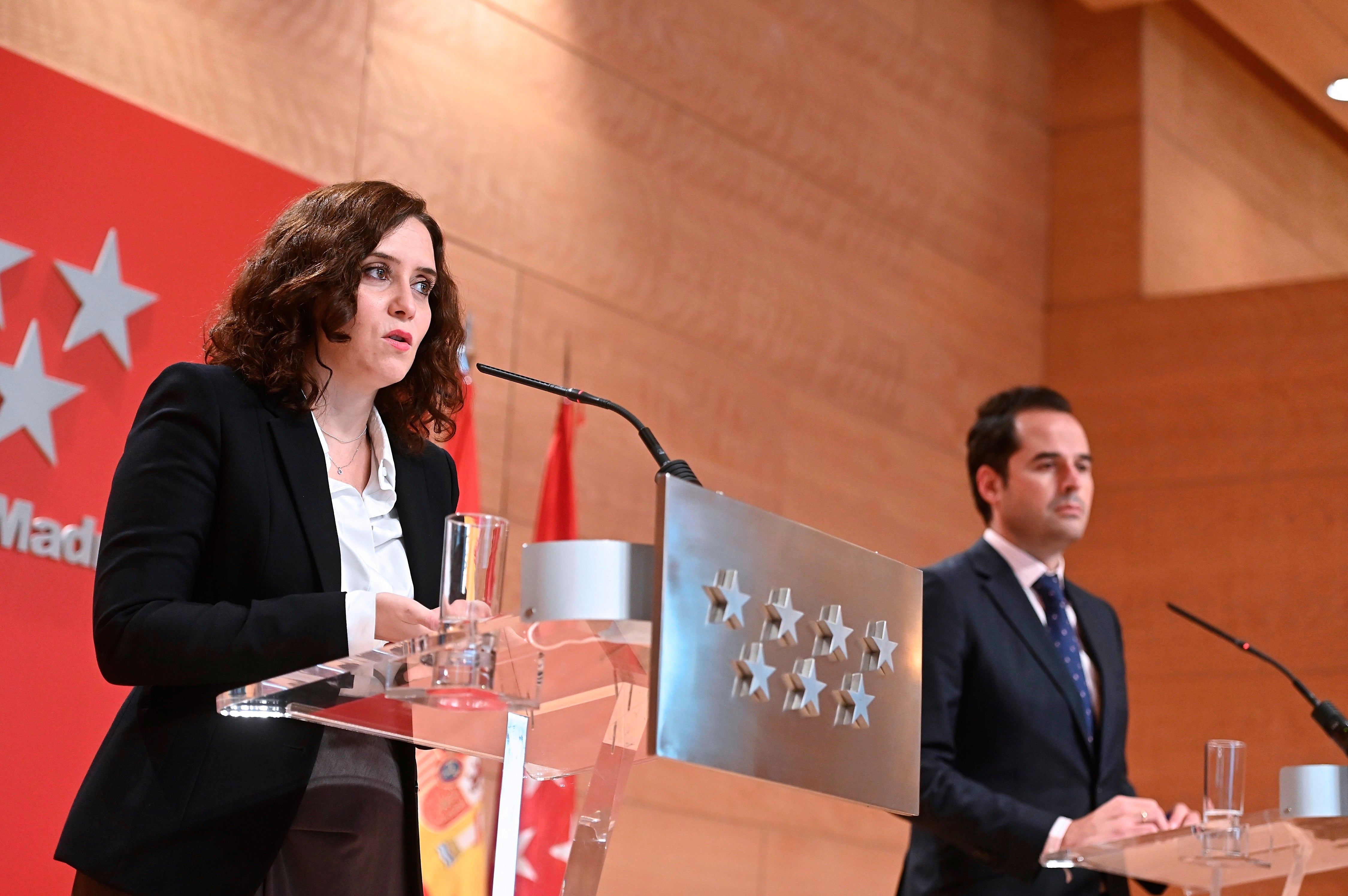 Ayuso comunicará entre hoy y mañana si cierra Madrid: "Vamos a hacerlo con mesura y criterio" Ayuso comunicará entre hoy y mañana si cierra Madrid: "Vamos a hacerlo con mesura y criterio"