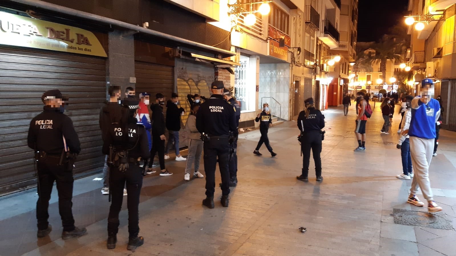 La Policía Local levanta en Elche más de 400 actas de sanción por incumplir las medidas anti-covid durante el fin semana La Policía Local levanta en Elche más de 400 actas de sanción por incumplir las medidas anti-covid durante el fin semana