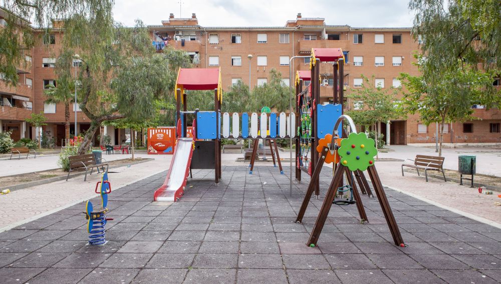 La Conselleria de Vivienda regulariza el suministro eléctrico a 26 familias del grupo Racó de l´Horta de Sagunto que estaban enganchadas irregularmente