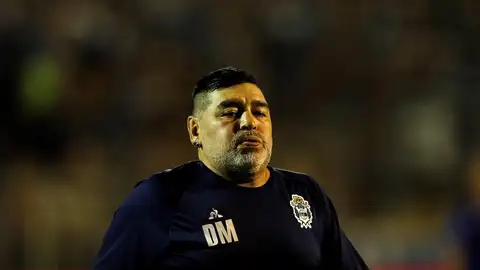 Diego Maradona padece un hematoma subdural en la cabeza y tendrá que ser intervenido quirúrgicamente en las próximas horas esta misma noche. Diego Maradona padece un hematoma subdural en la cabeza y tendrá que ser intervenido quirúrgicamente en las próximas horas esta misma noche.