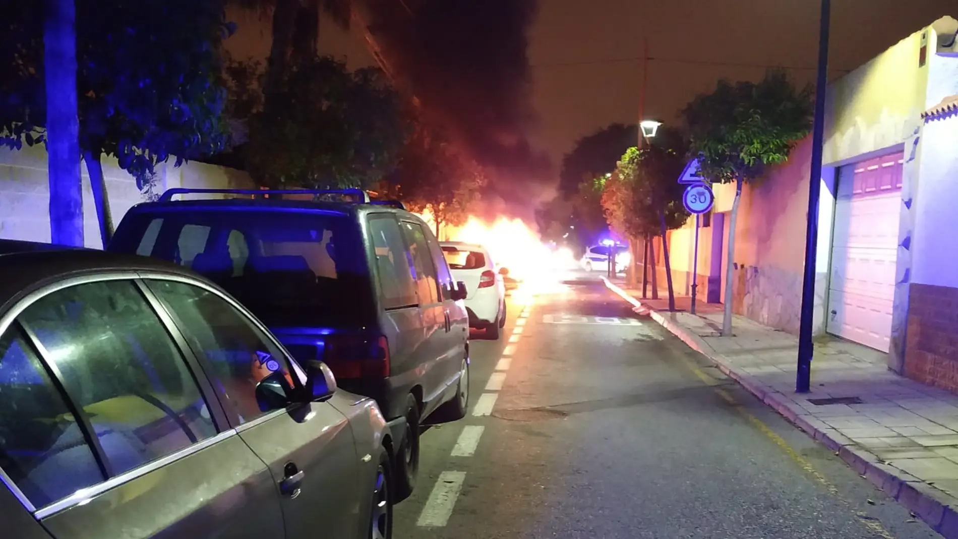 Incendio del coche en la calle Padre Belda