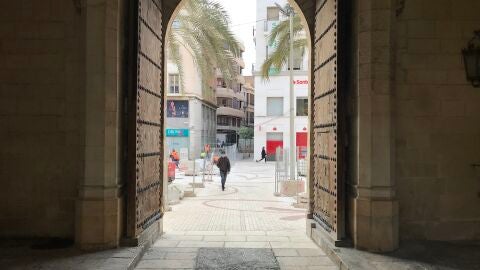 Peatonalizaci&oacute;n del centro de Elche vista desde el arco del Ayuntamiento.