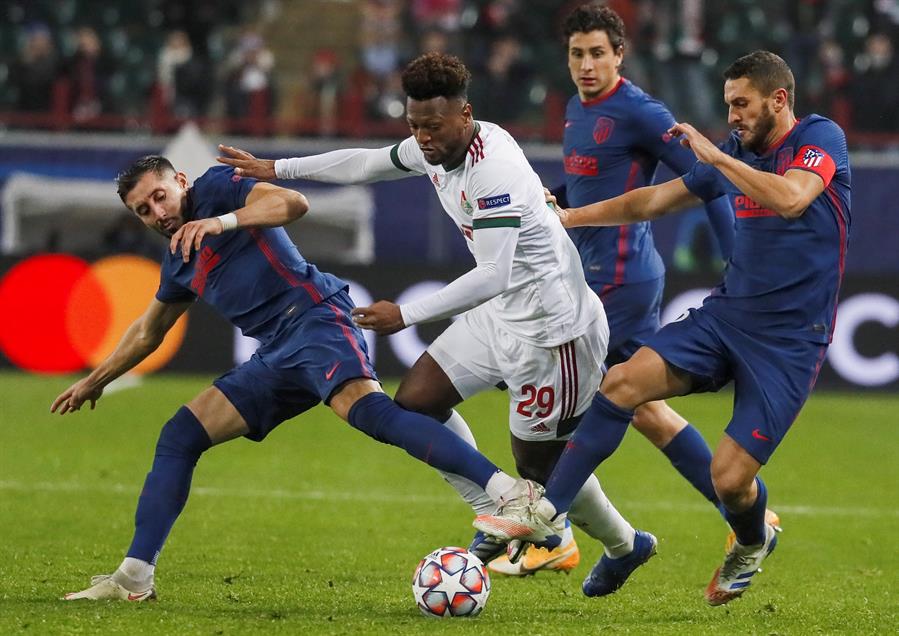 El Atlético se deja dos puntos en Moscú tras estrellarse contra los palos y el muro ruso El Atlético se deja dos puntos en Moscú tras estrellarse contra los palos y el muro ruso