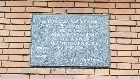 Placa de la casa familiar de Manuel Aza&ntilde;a en Alcal&aacute; de Henares