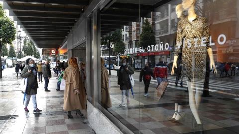 Entran en vigor nuevas restricciones en Asturias con el cierre de la hosteler&iacute;a y de comercios 